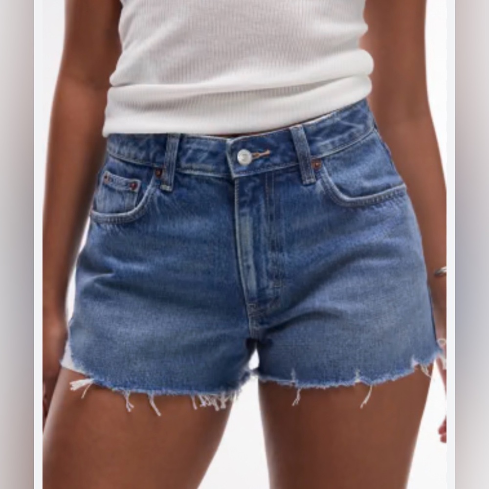 Topshop Hourglass denim a-line mom shorts with ripped hem in mid blue sz 2
